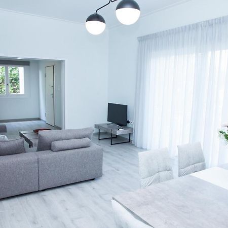 Sunny And Minimal Apt In Glyfada With 3 Bdrm Athens Exterior photo