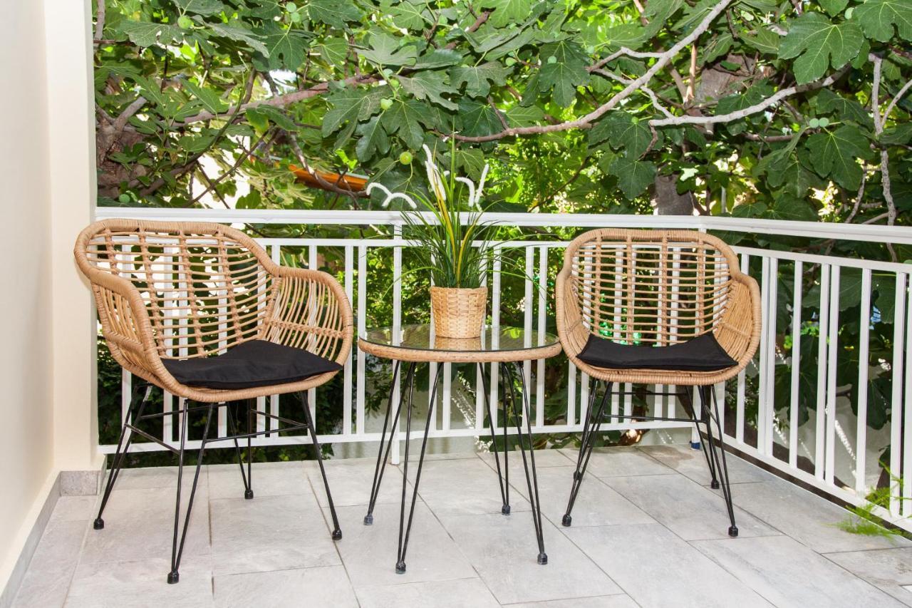 Sunny And Minimal Apt In Glyfada With 3 Bdrm Athens Exterior photo